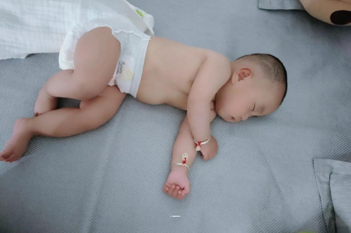 永兴几个月宝宝会抬头